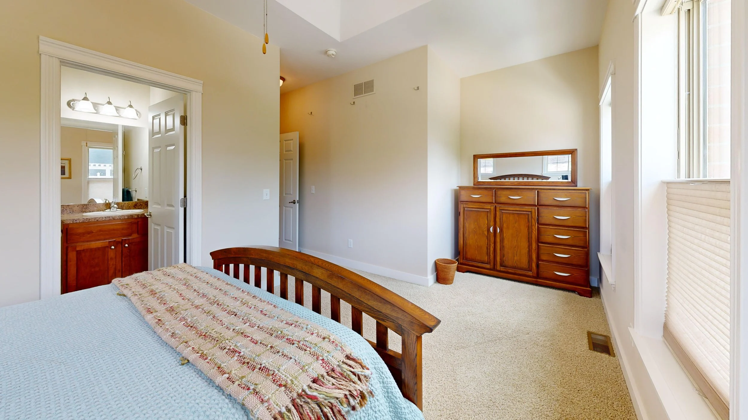 1005-Walker-Cir-Bedroom 2.jpg