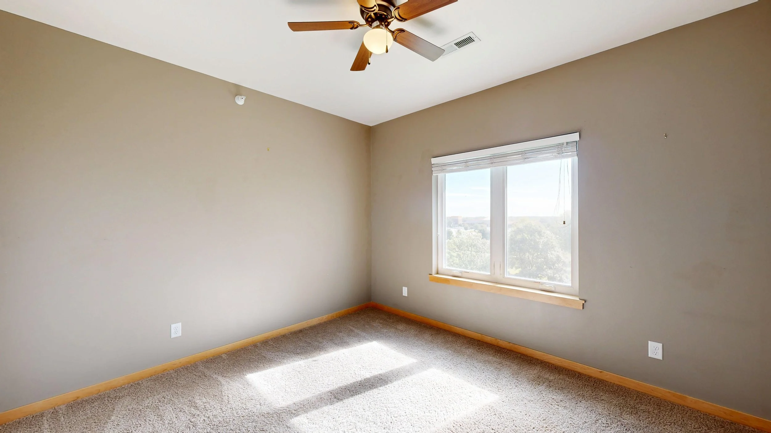 1092-Walnut-Ave-08272025_125325.jpg