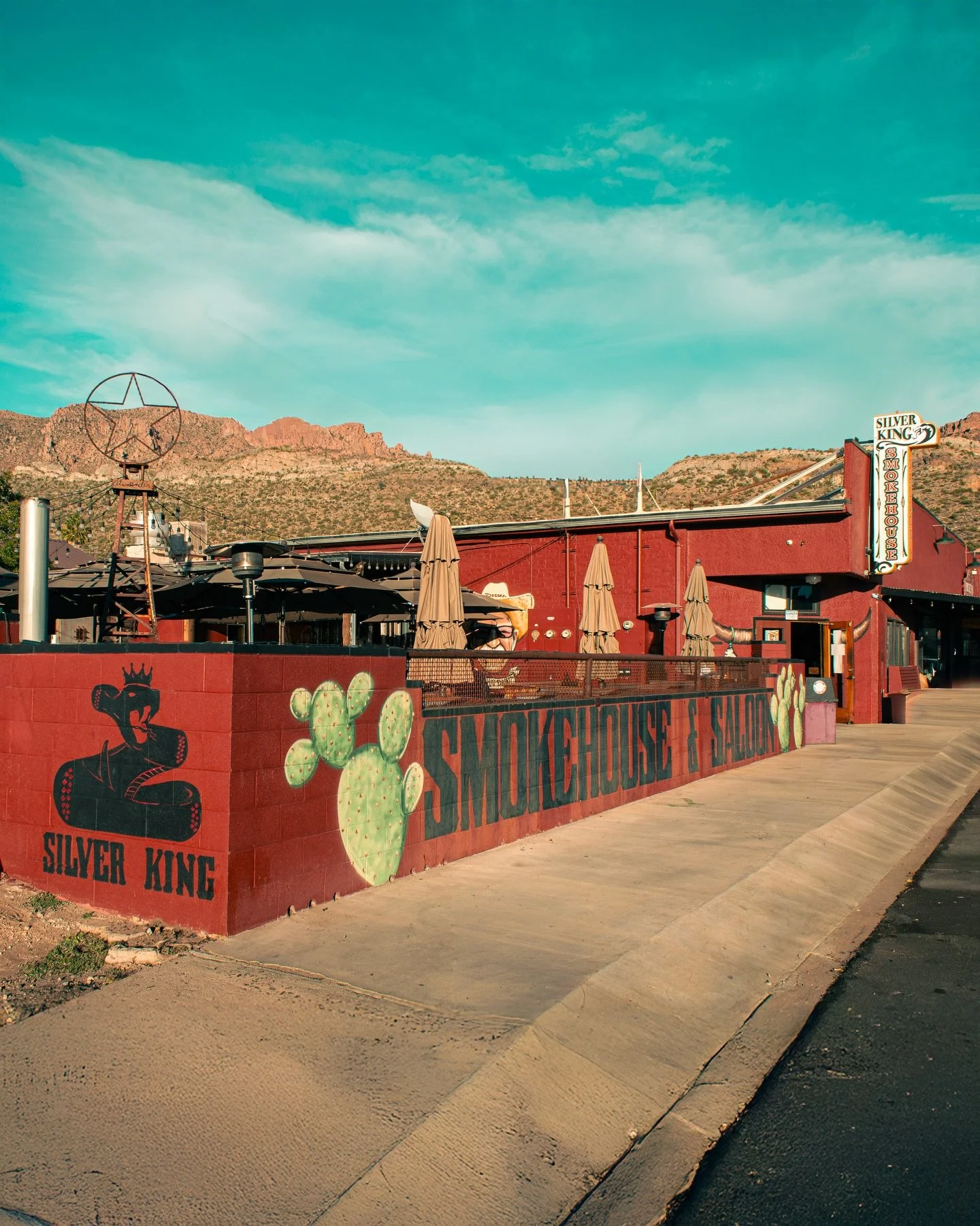 The weekend&rsquo;s finally here! 🤠

Perfect day to sit back on our patio and enjoy some good eats. Better take advantage of enjoying the great outdoors before it gets too hot out

Don&rsquo;t forget, it&rsquo;s Friday which means we&rsquo;ve got ou