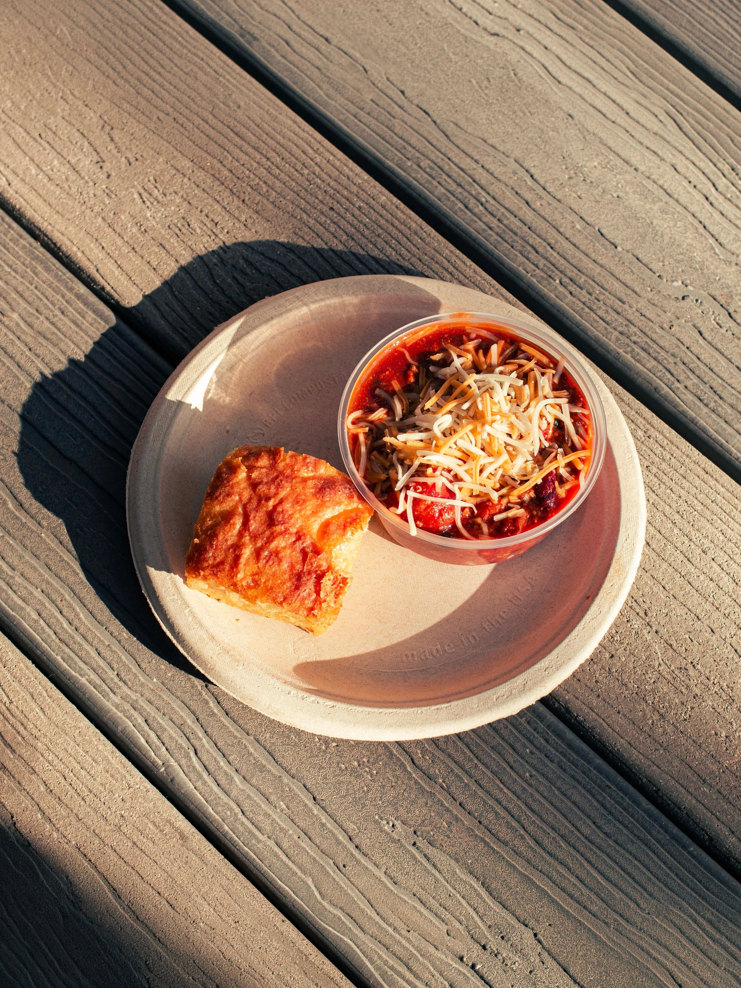 Warm up with some of our chili 😊

Who doesn&rsquo;t wanna cozy up on a cold day with a cup of chili? Who knows, maybe even a little corn bread on the side 🤷&zwj;♂️ Come on by, we&rsquo;re here until 7pm!