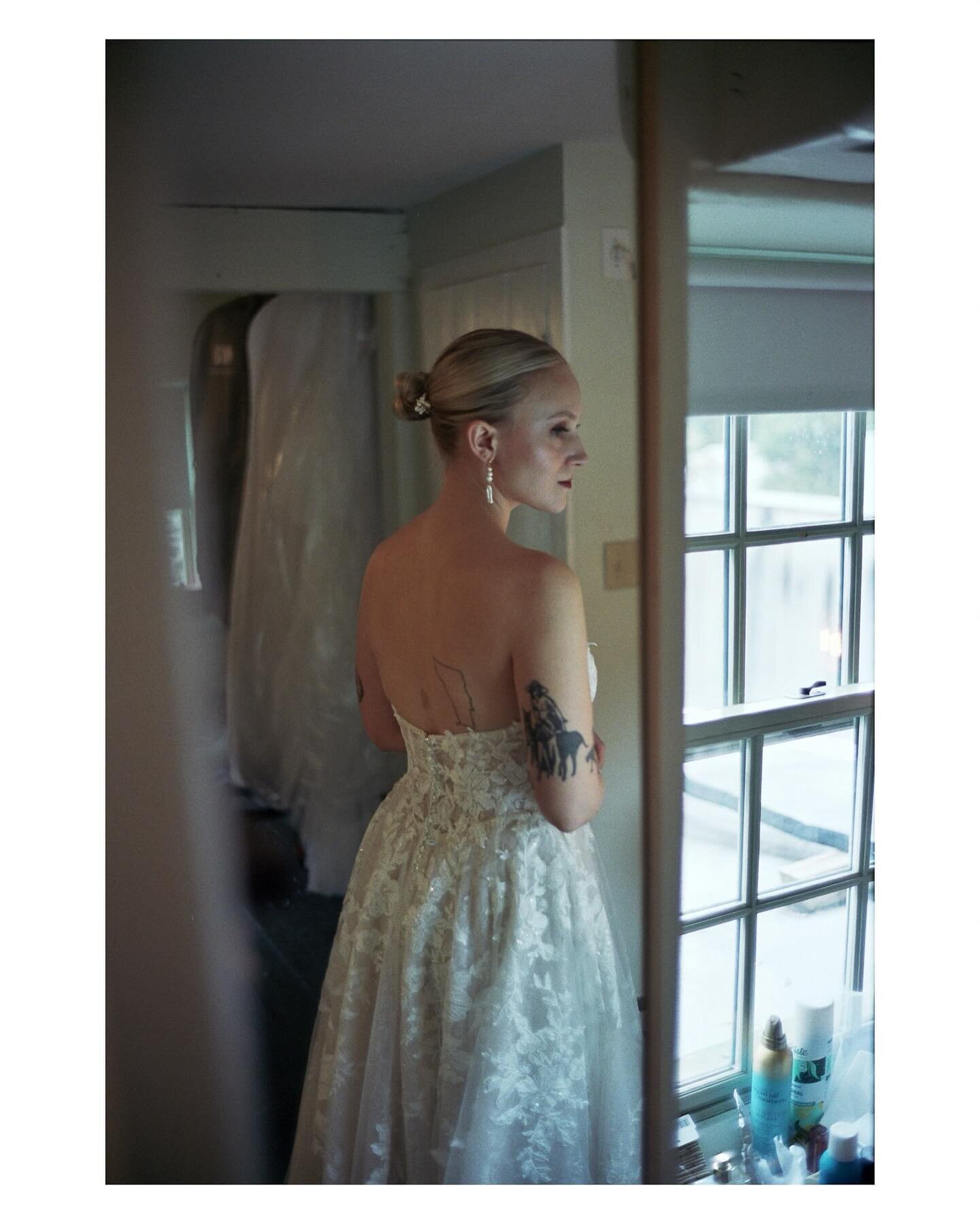 @elkinthekitchen on 35mm film

📷 Voigtlander Bessa R2
🎞️ Portra 400

#filmfriday #phillyphotographer #philadelphiaphotographer #phillyweddingphotographer #philadelphiaweddingphotographer #phillyfilmphotographer #philadelphiafilmphotographer 

\/\/\