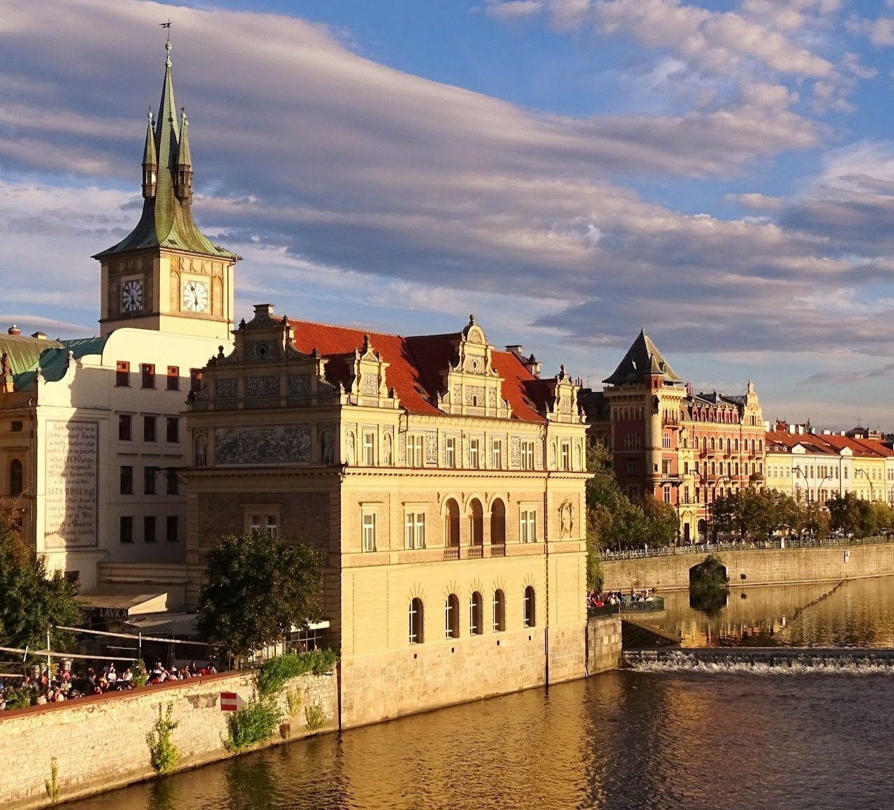 architecture-town-chateau-palace-city-river-canal-cityscape-evening-reflection-castle-landmark-prague-tourism-waterway-historically-praha-czech-republic-moldova-tours-historical-city-prague-castle-water-castle-641872.jpg