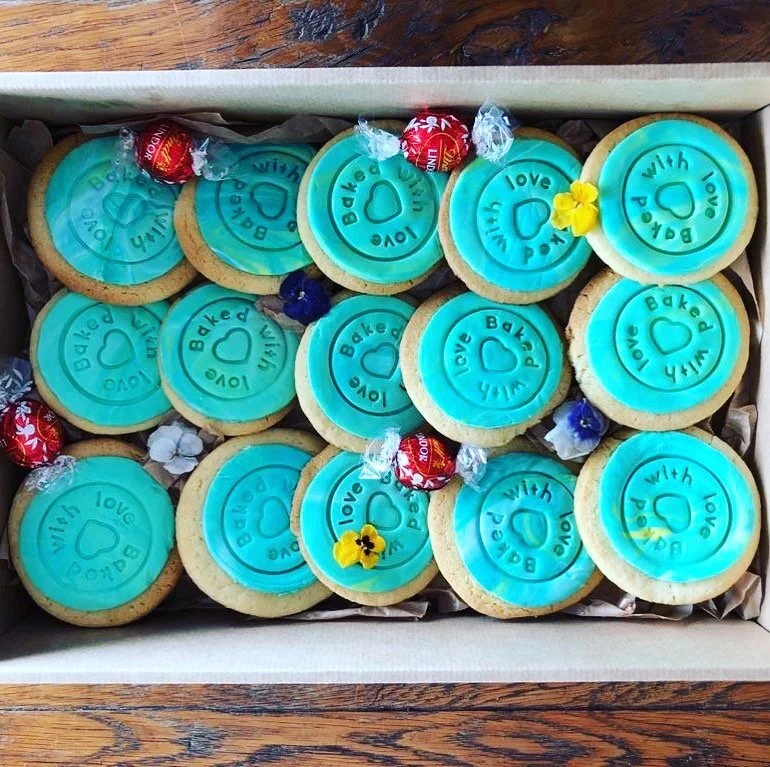 Extra large blue marbled sugar cookies box 🍪🍭

Dm or contact us at hello@plattersbytori.com.au