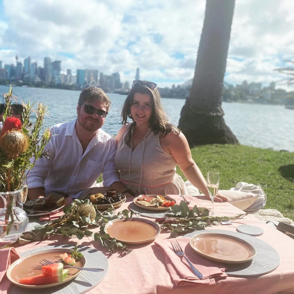 Nothing better than enjoying the sun with a picnic and that special someone 💐