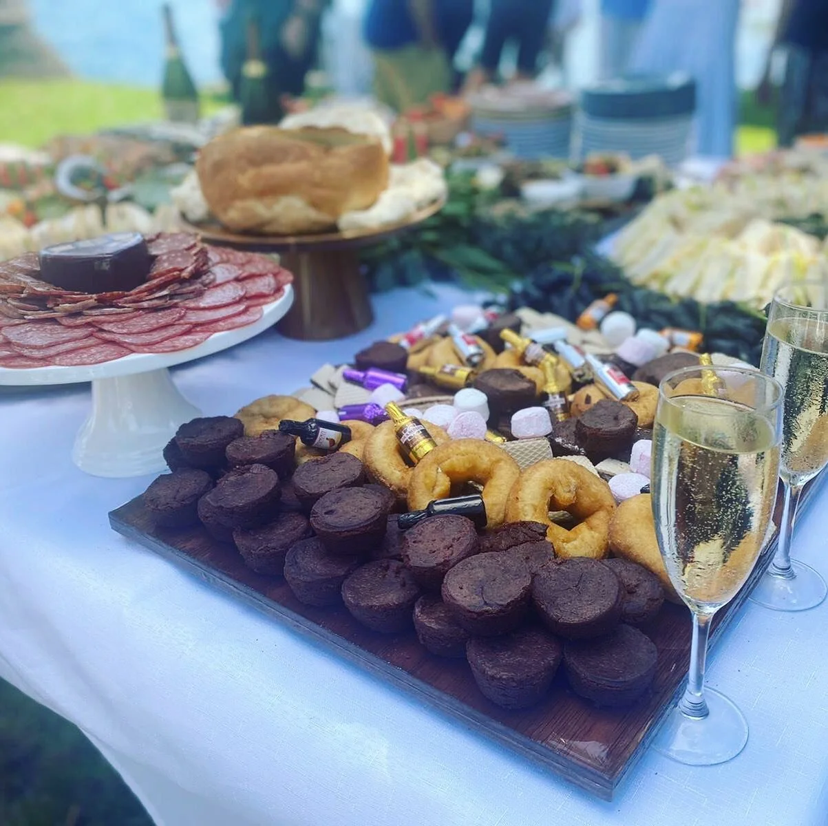 Got to love a cheeky dessert platter 🍩🍫🥂