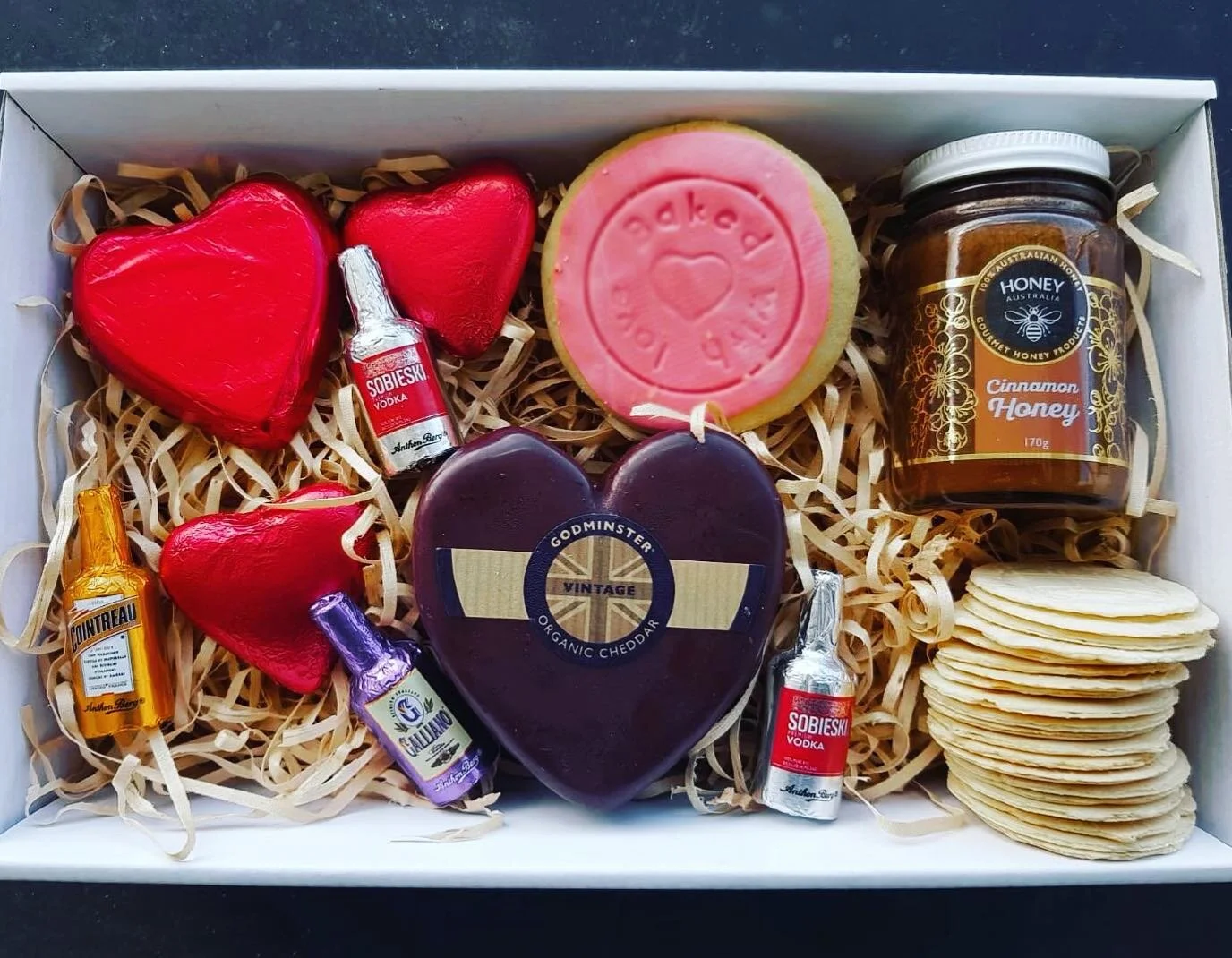 Mixed hamper box🍫🍪🧀
