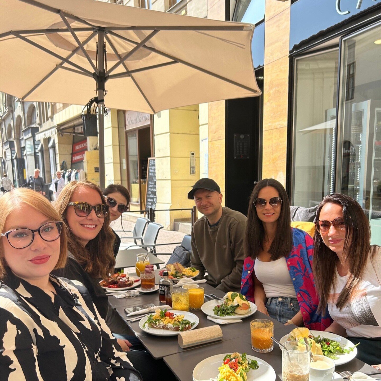 Today, the #FENIX team came together in the city centre of Brno to celebrate the launch of two exciting new projects: HERIT4AGES and REDYSIGN! 🎉

Being part of these innovative projects aligns perfectly with our company's vision and foundation. We b