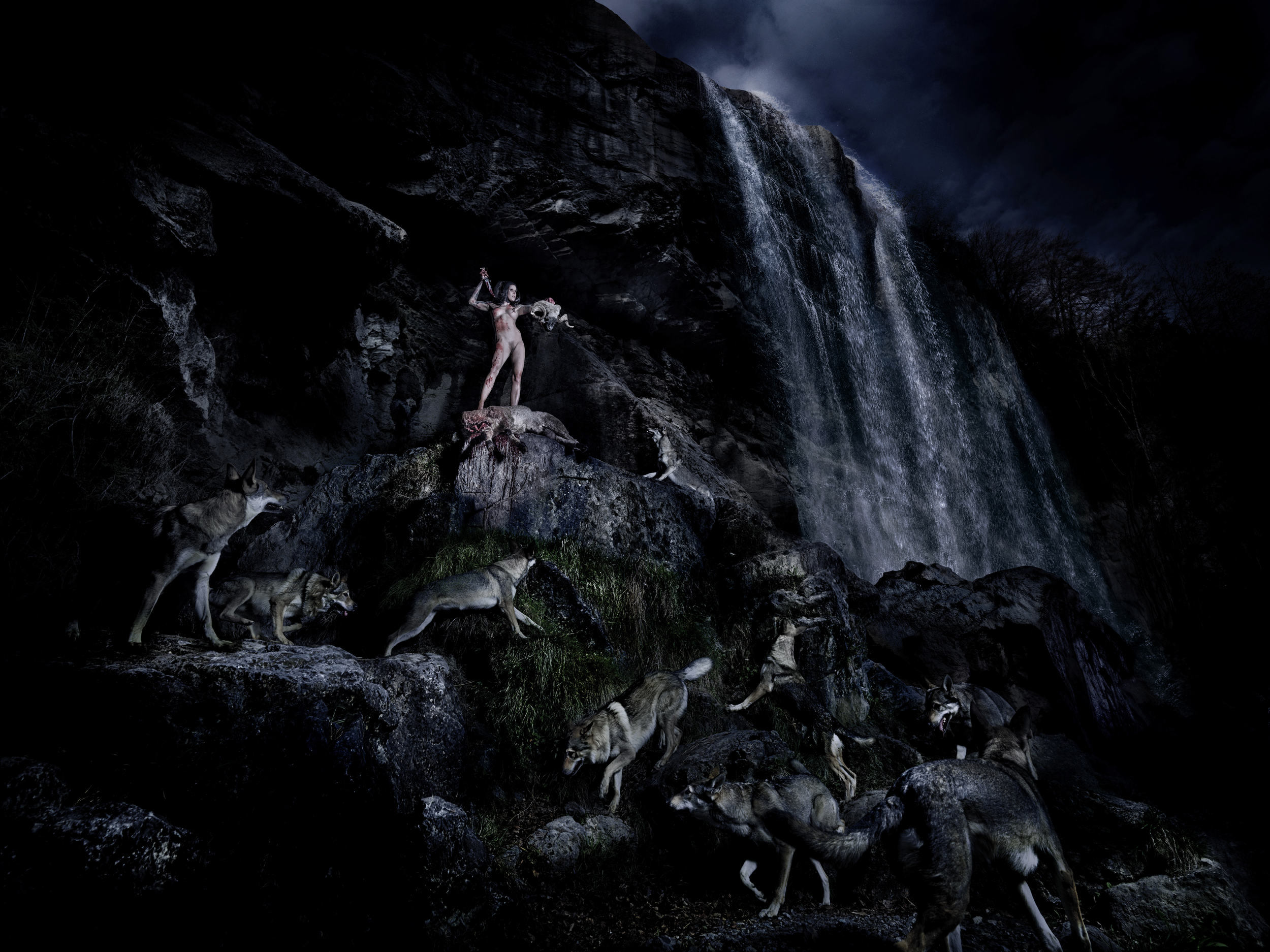 5.Spotlight_SEDUCED BY THE DARKNESS.png