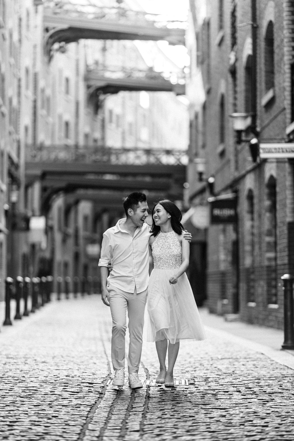  London Couple Photographer - Couples Photoshoot around Big Ben and Tower Bridge 