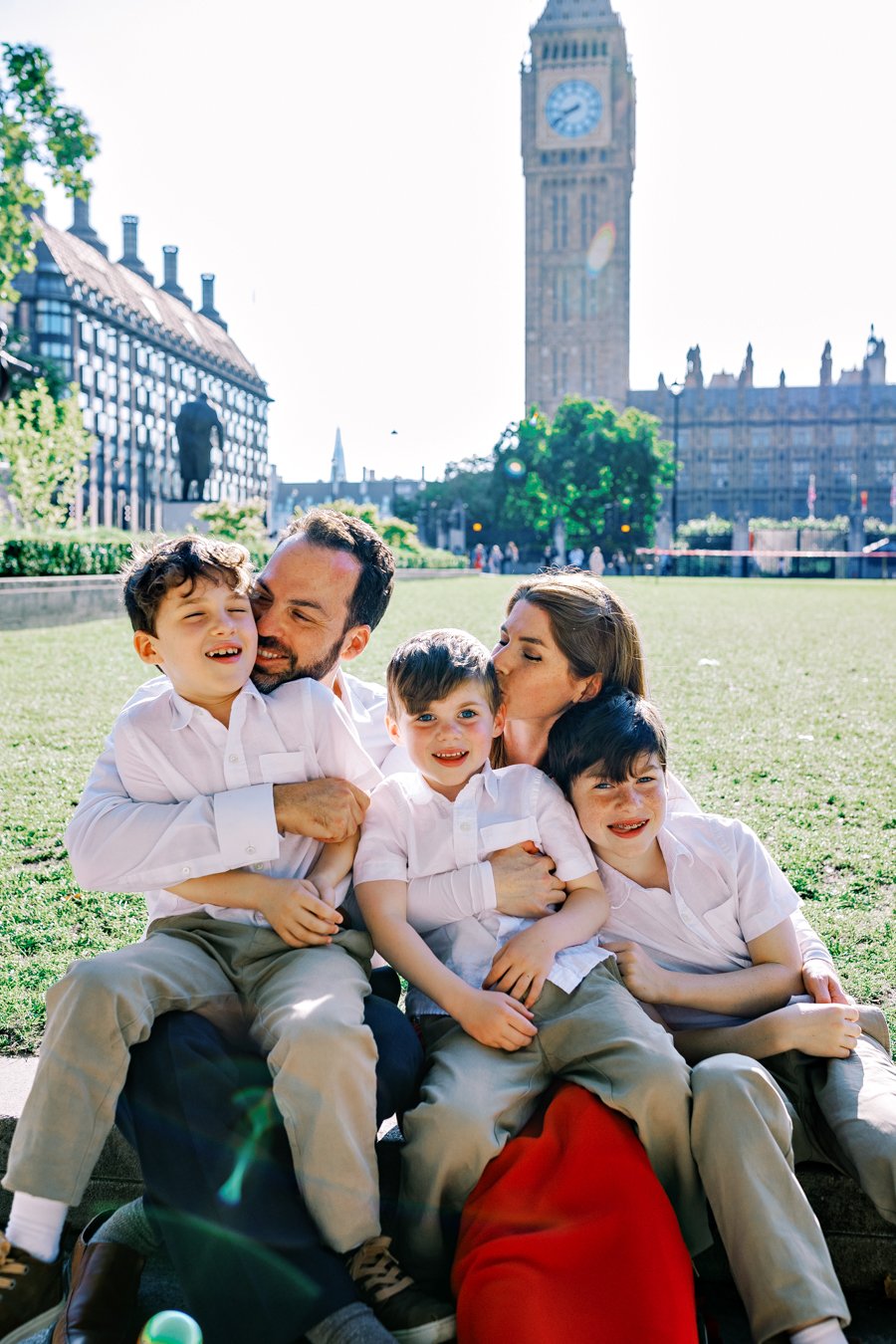 London vacation photographer - fun family photos around landmarks (8).jpg