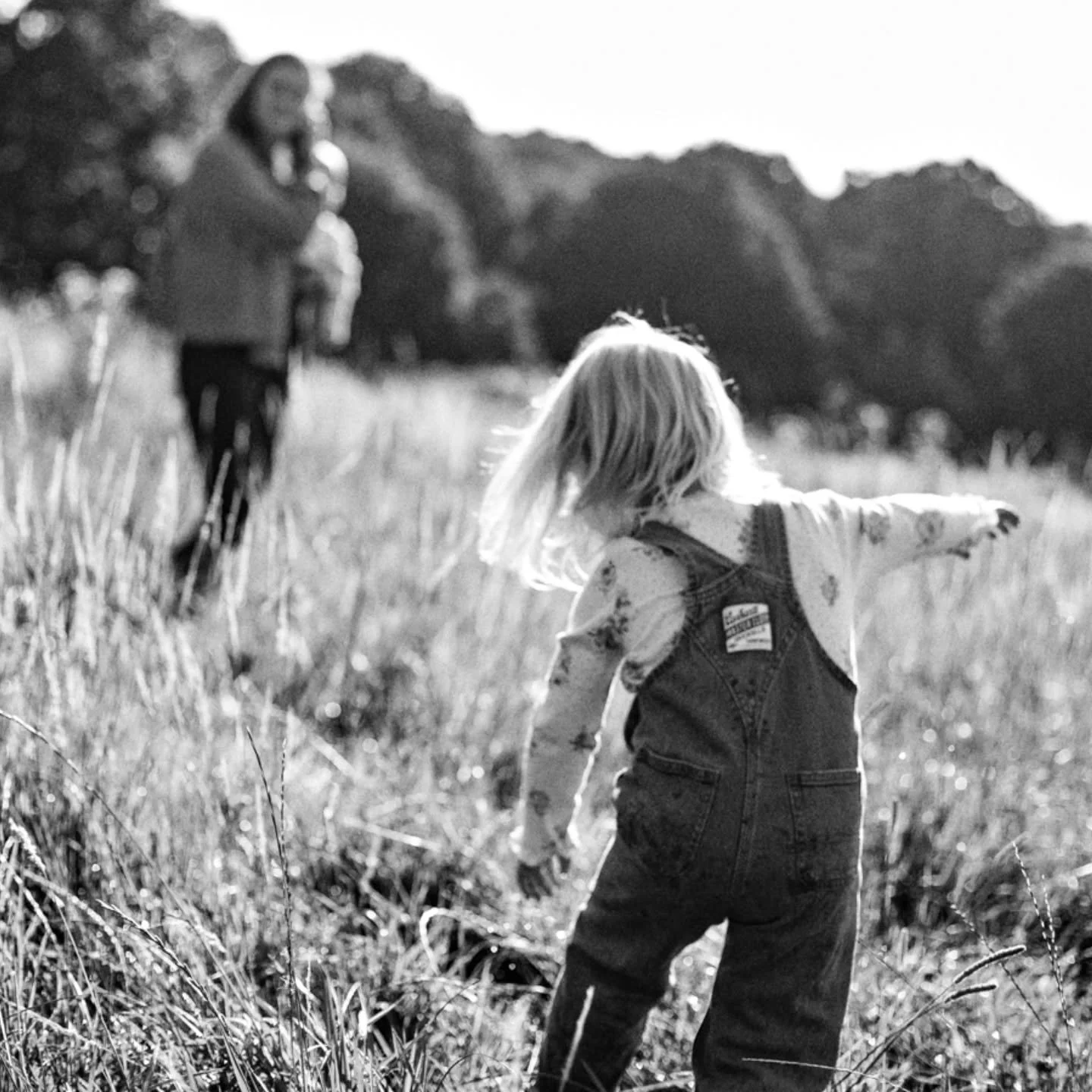 Authentic, fun, meaningful moments you will want to freeze and treasure forever! If you'd like to preserve the season you're in - exactly as it is - I would love to tell YOUR story #londonmums #londonfamilyphotographer #familyphotographylondon #hamps