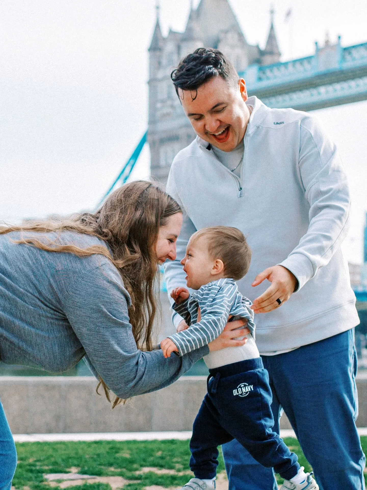 My London vacation family photoshoots are here to make it Effortless for you, Even While Travelling! No rigid posing. No awkward smiles. Just gentle guidance and space for real connection. I blend documentary storytelling with softly directed portrai