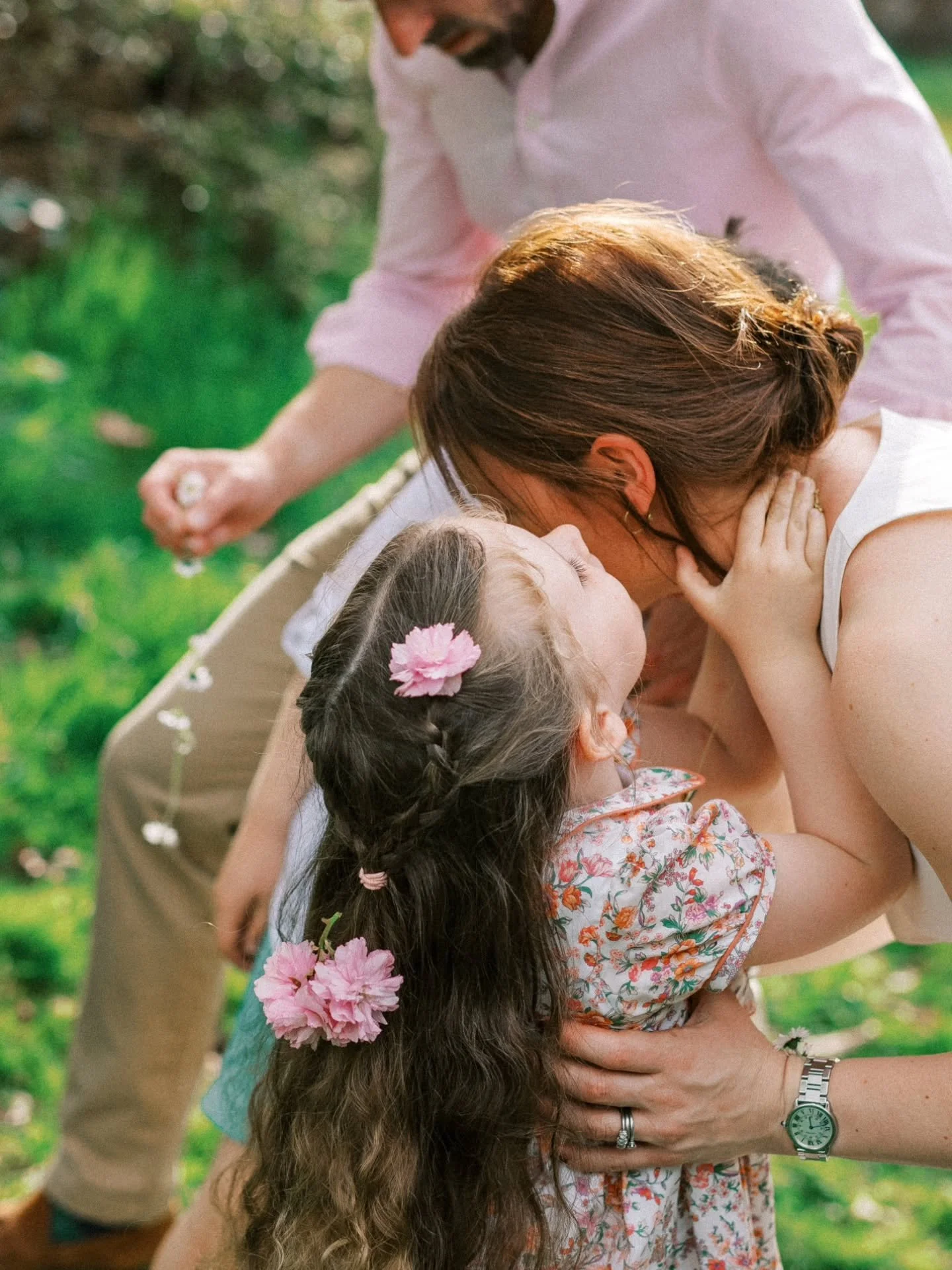 Explosion of colour at the SPRING FACTORY. Come April, my maternity leave is over and I am terribly excited to meeting new and familiar faces for fun adventures in the sunshine. If you'd like to family captured this Spring, let's do it together! Spec