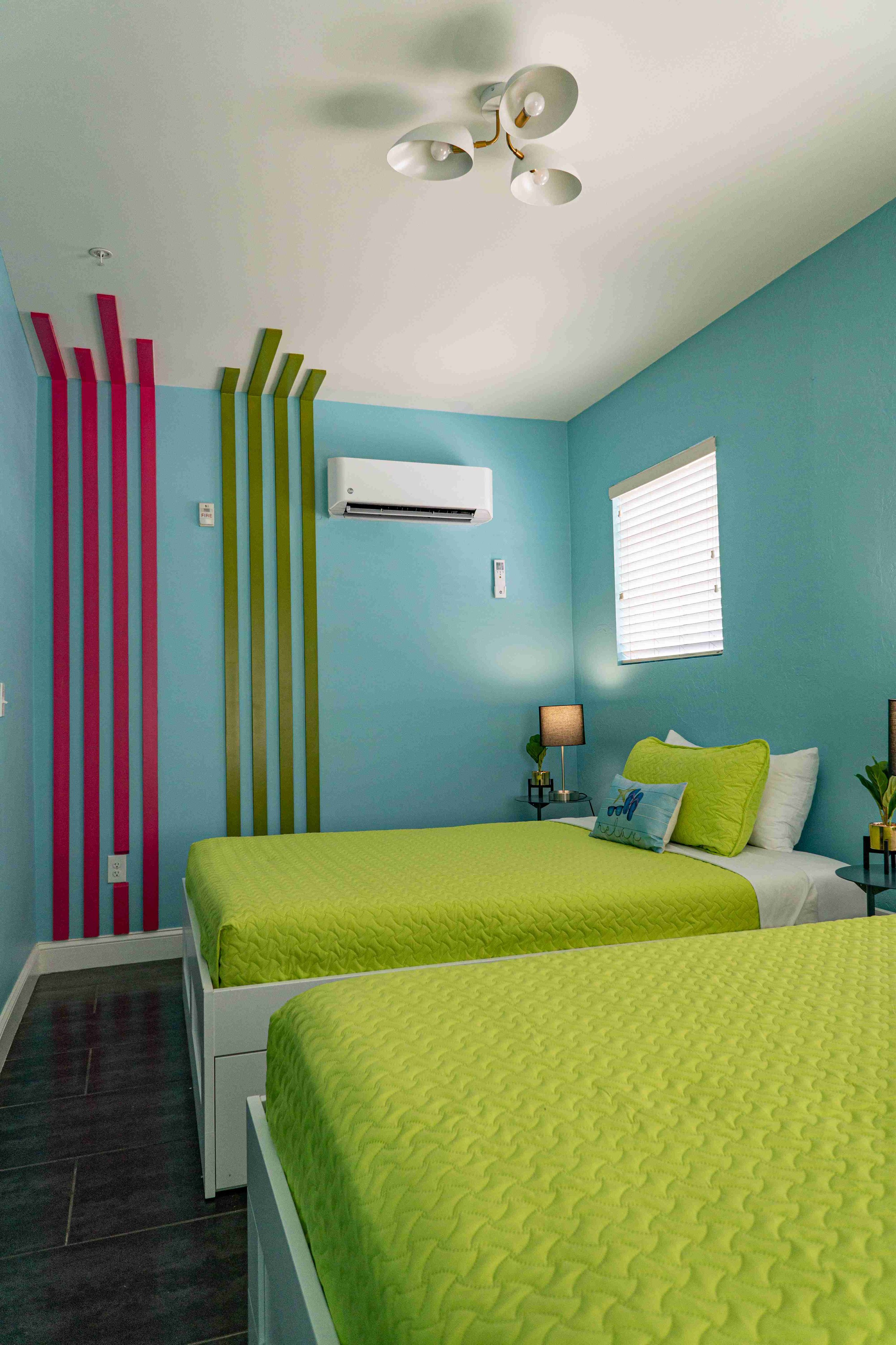 Beds N' Drinks - Miami Beach - Room - Queen Room with 2 Queen Beds - 13.jpg