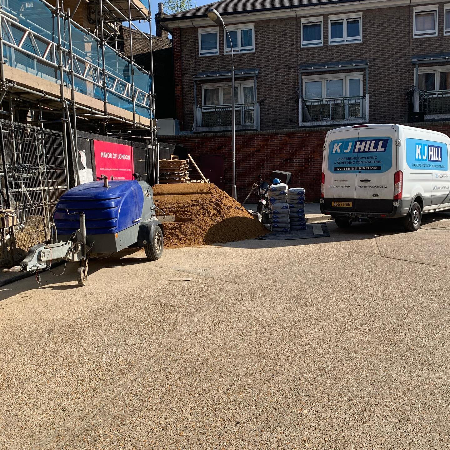 2000m to screed for Sandwood construction at a job in fulham. 

#screeding #london #drylining #plastering #constructionuk