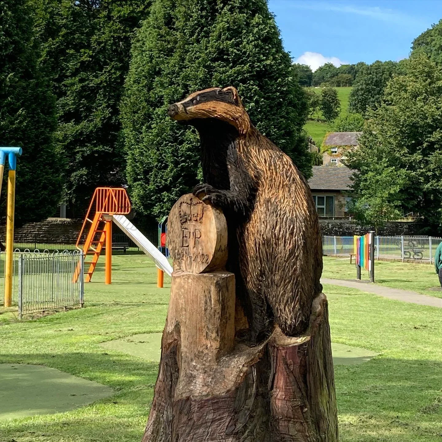 As promised, a local beauty carved from a storm injured tree.
#pateley #pateleybridge #nidderdale #susangraycounselling #therapy #recovery #counselling #mentalhealth #survivors #selfbelief #worthy #lifelonglearning