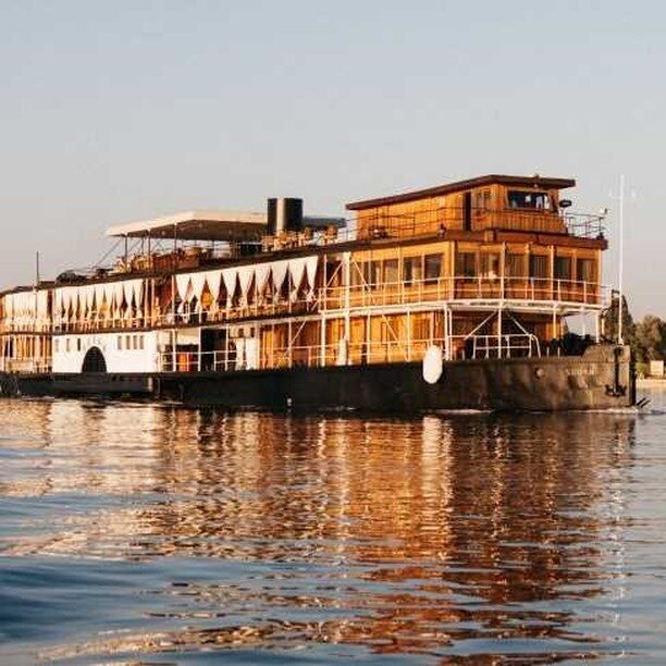 Navegar a bordo del Steam Ship Sudan no se parece a ningún crucero del #Nilo. Es un barco de vapor auténtico embrujado por la memoria del Rey Fouad, quién lo recibió como regalo en 1855, de los viajeros de la Bella Época y de Hércules Poirot, q