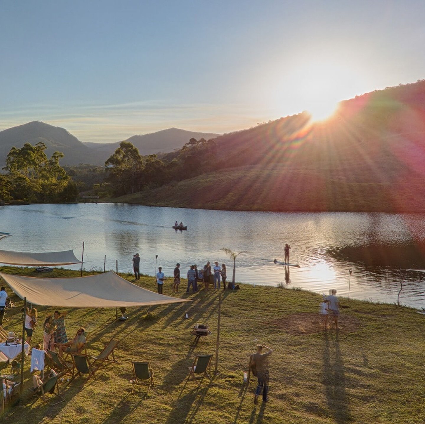 Un mundo nuevo en las monta&ntilde;as de Minas Gerais. Un para&iacute;so en la tierra. 

Ubicada en el estado de Minas Gerais, junto al Parque Ibitipoca, se encuentra la Comuna do Ibitipoca, un refugio extraordinario y un proyecto experimental socioa