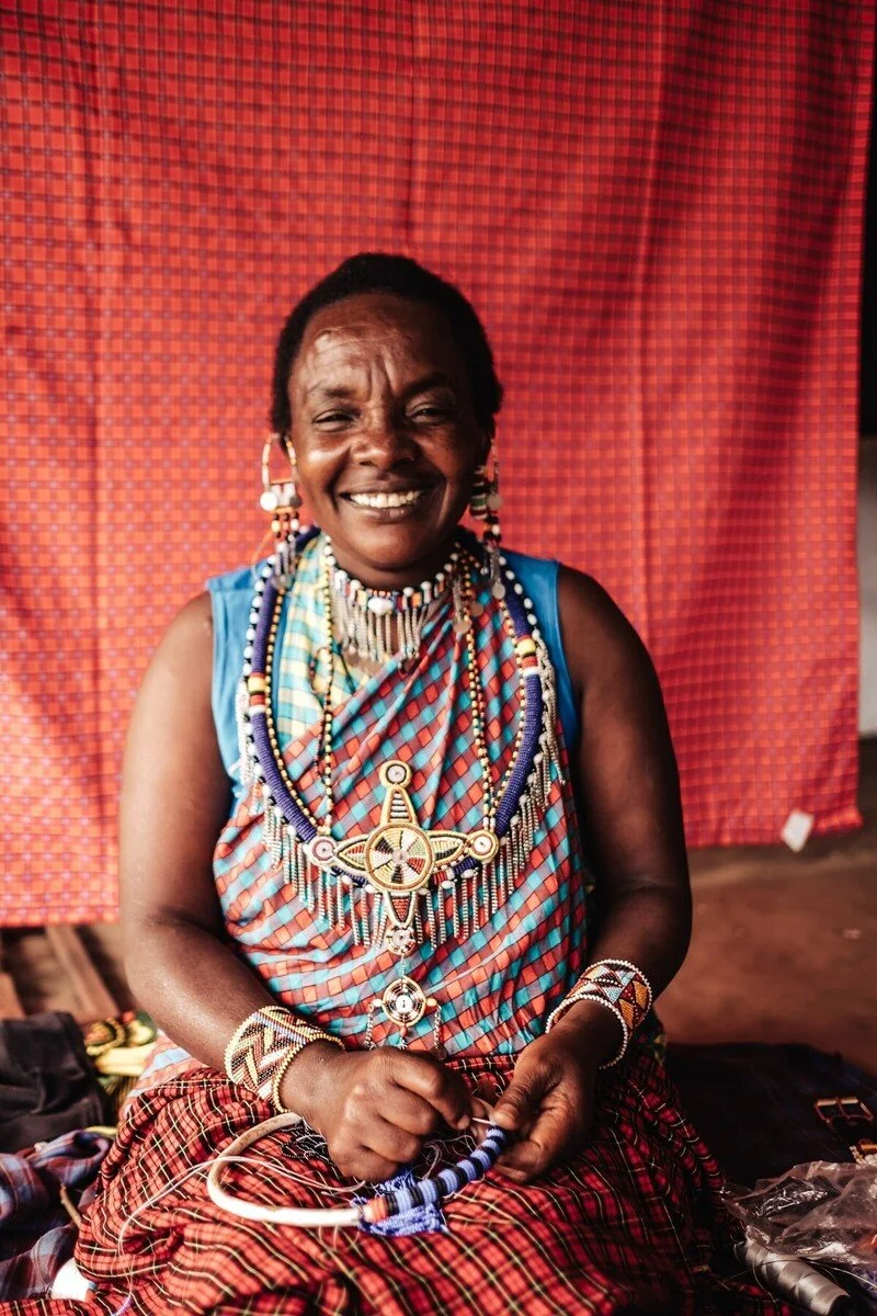 process-of-threading-beads-woman_maasai_happy_smiling_many-beads-colors.jpg