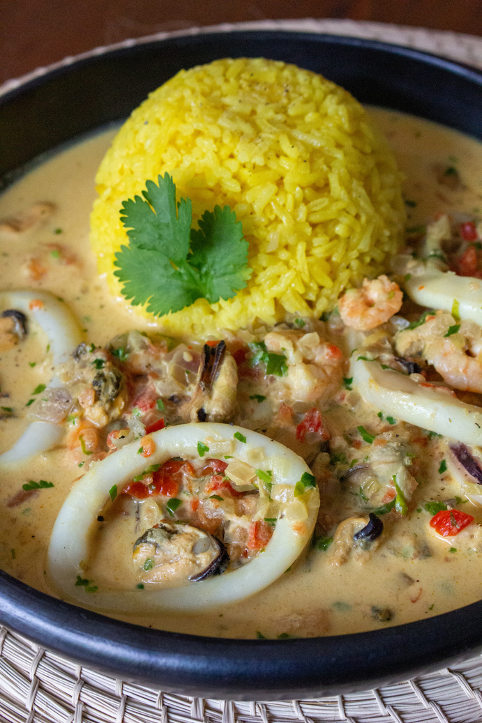 encocado de marisco_plato tipico_region pacifica_colombia