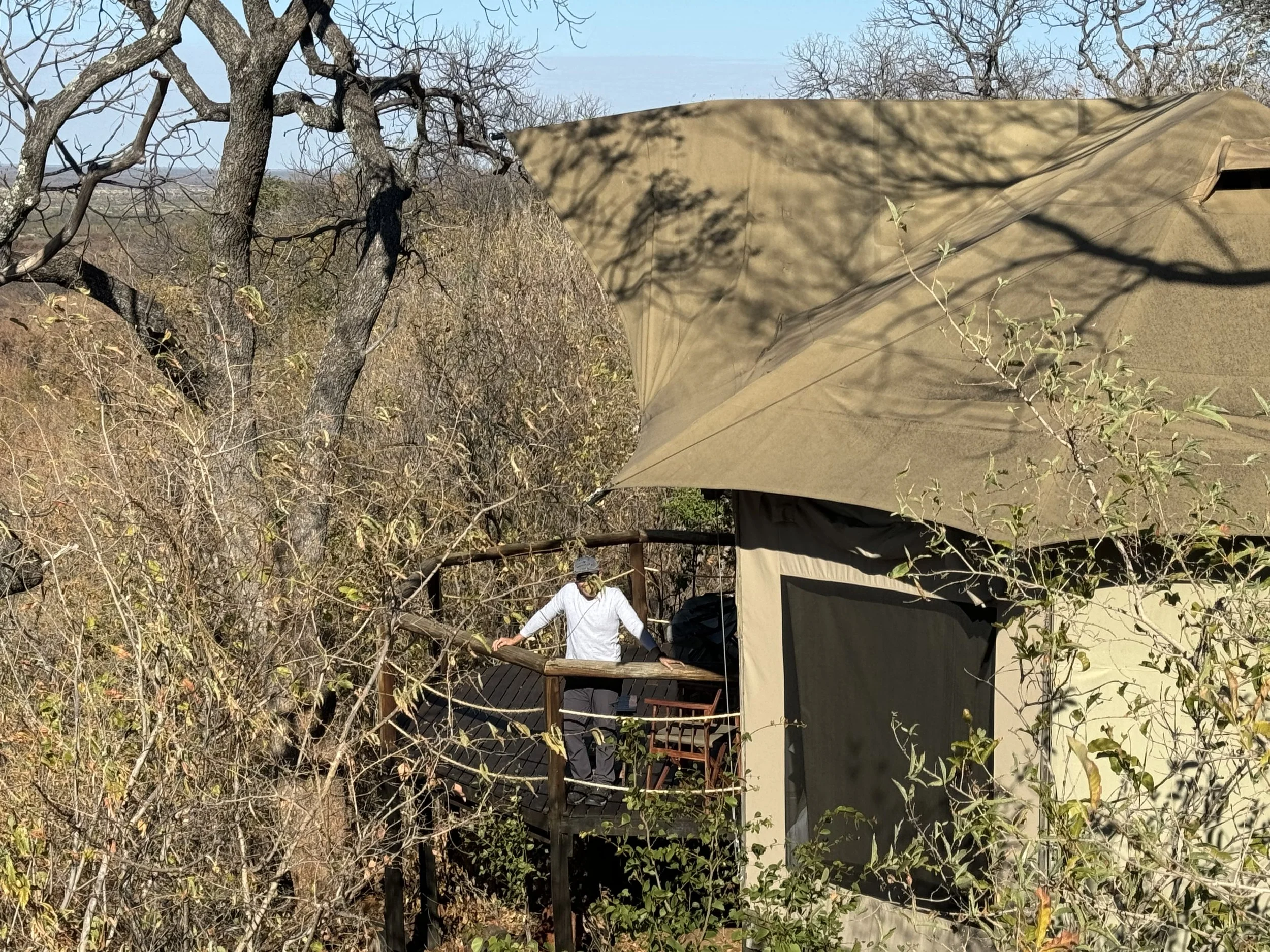 women from bedroom terrace_Botswana_sightseen sauvage fauna.jpg