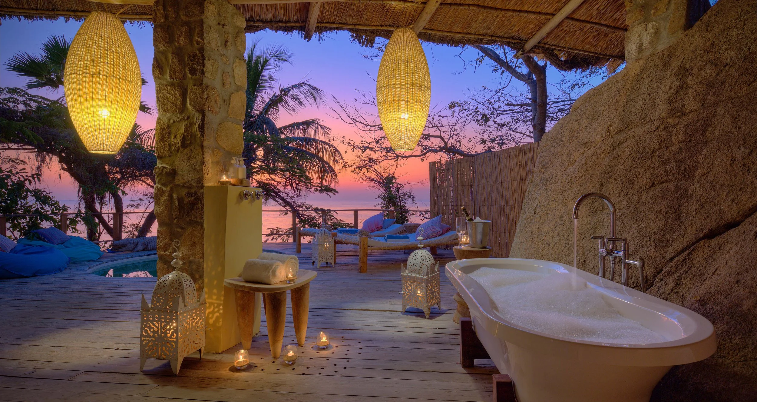 43-Kaya Mawa 2022 -408.Nkhwazi outside bath.jpg