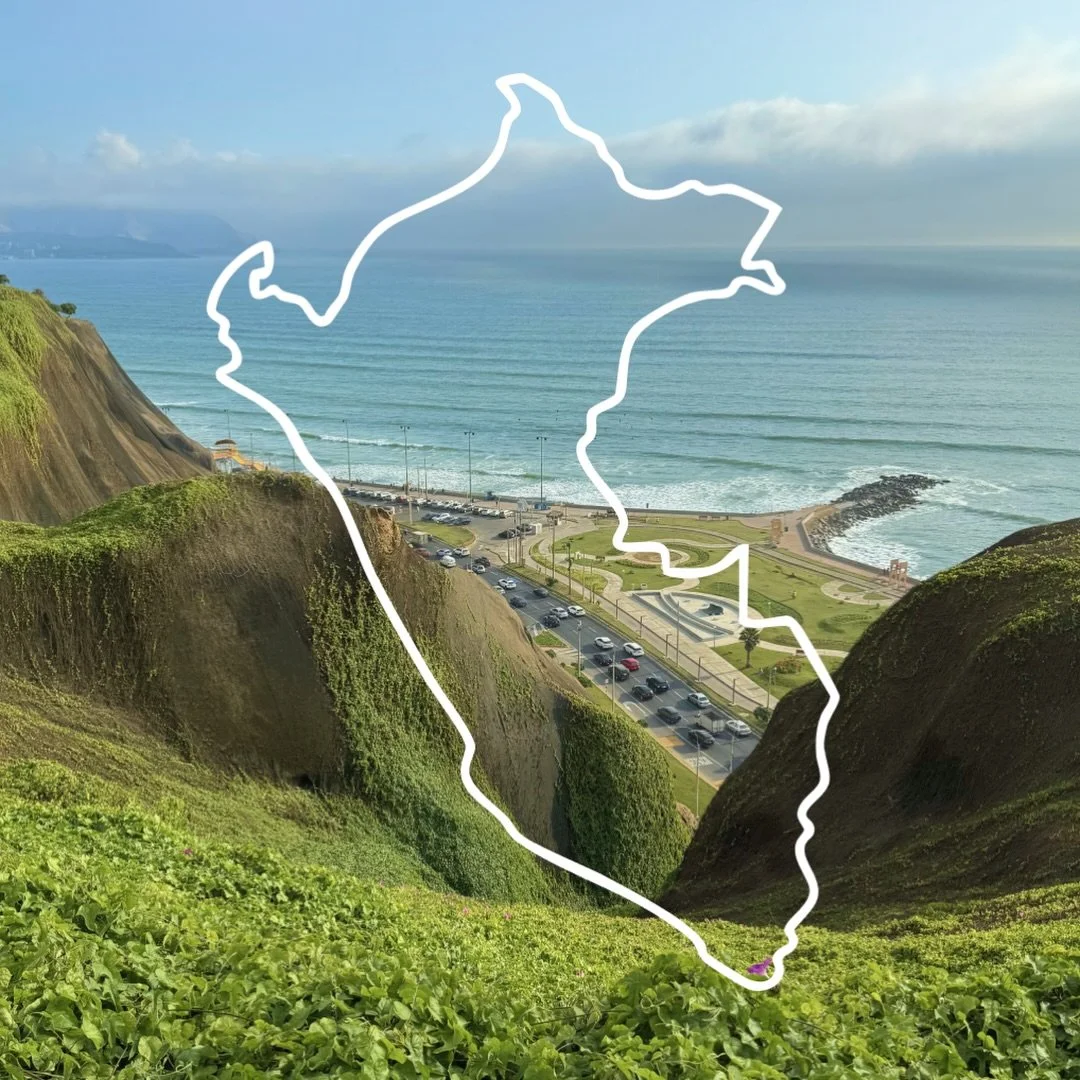 El gris es pausa. Y los colores de las flores, la comida y el arte, el est&iacute;mulo.

📍 Lima, Per&uacute;.

Un abrazo de contrastes.
Una invitaci&oacute;n al encuentro.

Desde aqu&iacute;, el viaje puede seguir: Machu Picchu, el Valle Sagrado, la