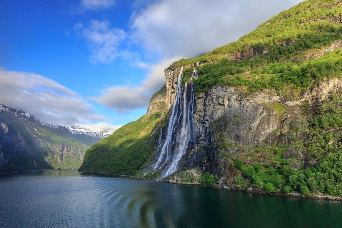 Geirangerfjord  con la cascada de las Siete Hermanas