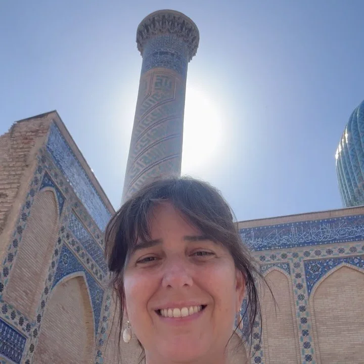 Uzbekist&aacute;n me ha cautivado. Lo repito: me ha conquistado.

No, no est&aacute; en guerra. Y s&iacute;, se llega c&oacute;modamente desde Espa&ntilde;a con Turkish Airlines. A partir de ah&iacute;, el destino se despliega con una naturalidad que