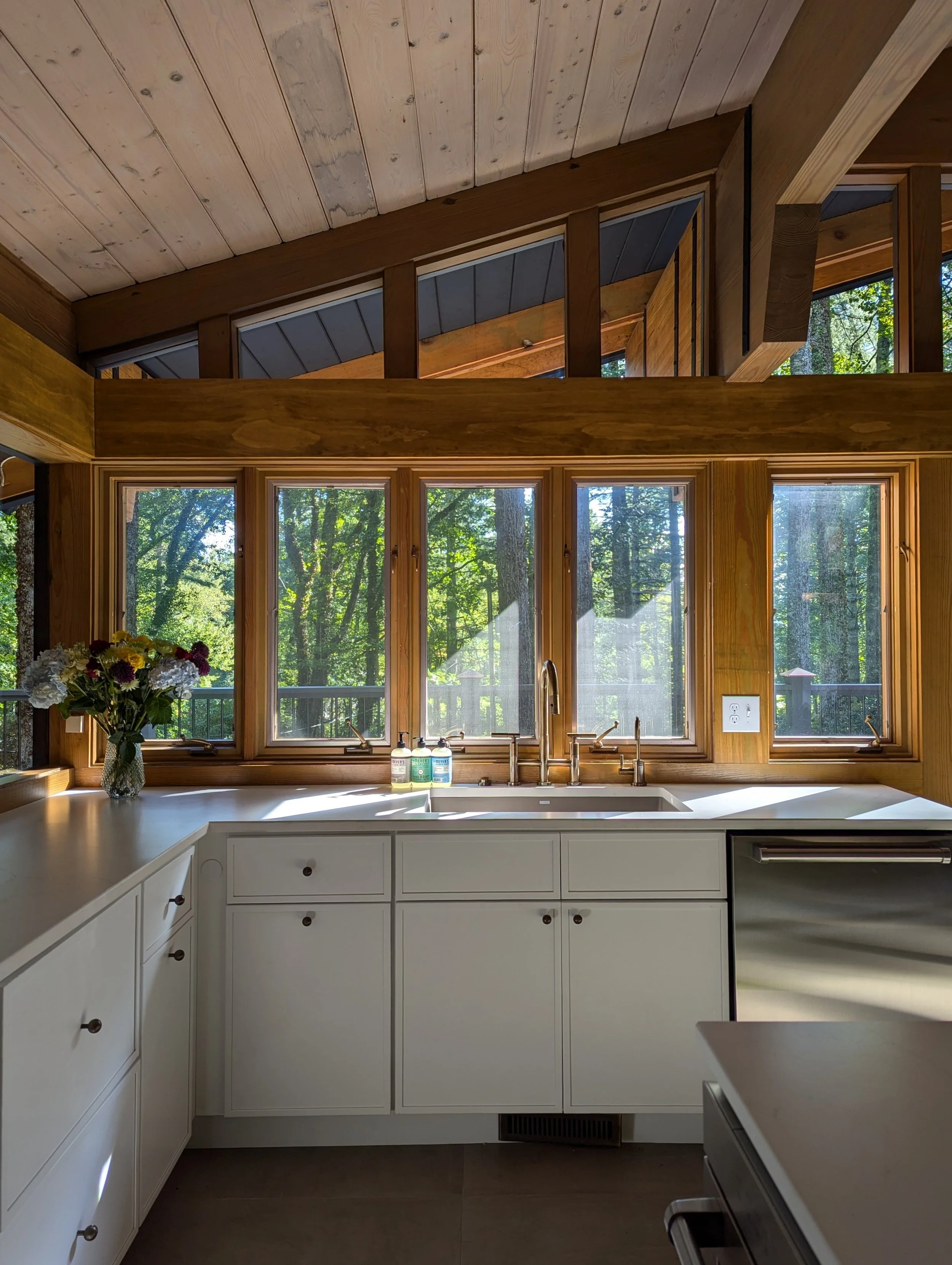 A Kitchen with clean countertops after one day of unpacking and organizing with Green Mountain Space Professional Organizers