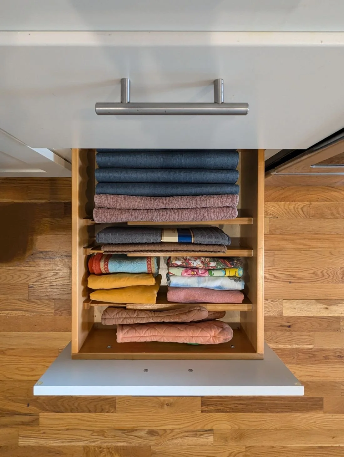 Organized-kitchen-drawer-towels-neatly-folded-asheville-nc.jpg