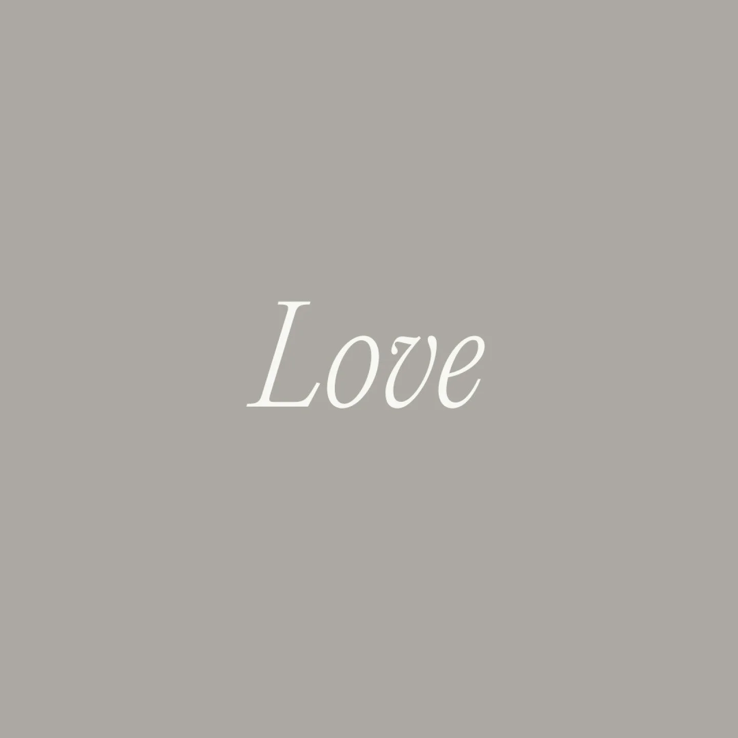 ---&gt; Swipe to see love in every frame.
As a photographer, my focus is on capturing the unique connections and love shared by couples and families. These moments become the cherished memories that fill our hearts and enrich our lives. I feel privil