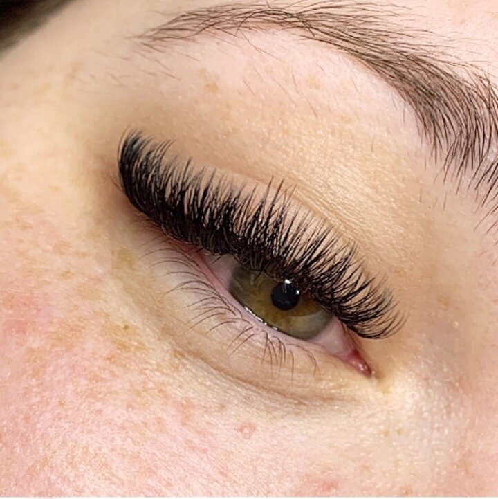 LASHES TO MAKE ALL THE BOYS WINK 😉 ⁠
⁠
Lashes are being booked in thick and fast! We can cant to create those fluffy fans for you again, it&rsquo;s been too long! ⁠
&bull;⁠
We also have a BRAND NEW curl coming to Fontana which we know your going to 