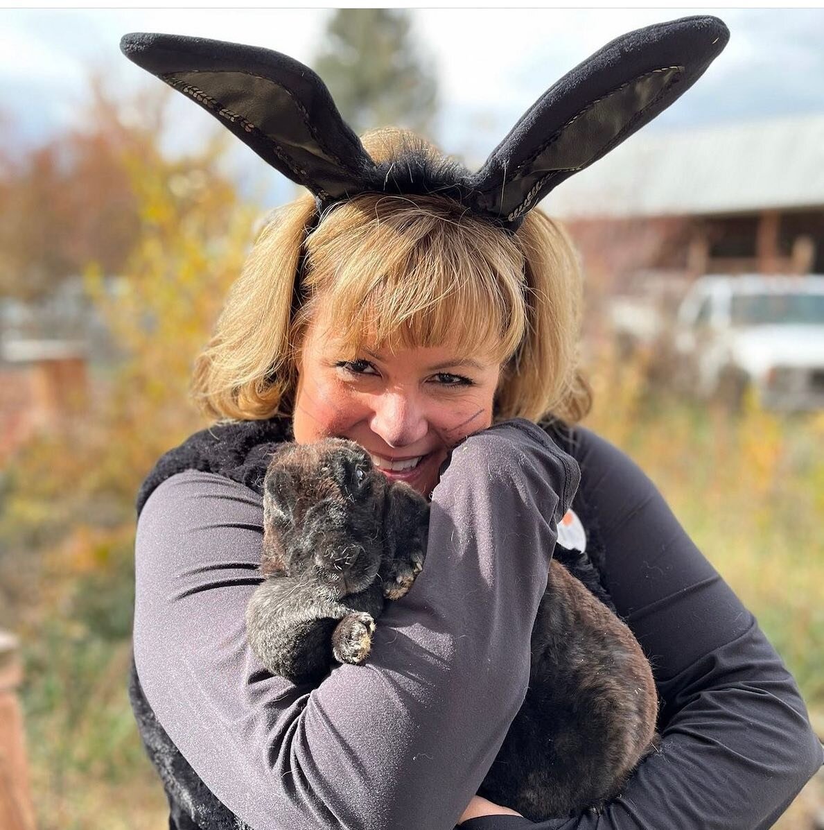 Sending out a huge thank you to @mish.marysia who provided such loving hospice care to our dear Raven. Raven passed away peacefully this week. She lived a long life with us at Smiling Goat and touched many lives! Everyone adored her from the young to