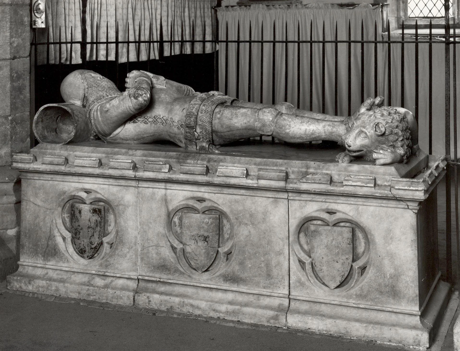 Effigy of Sir John Swinford (died 1371) in St Andrew's Church, Spratton