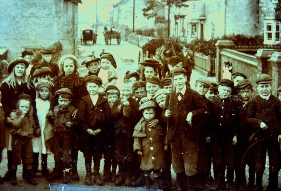 Schoolchildren in Deanshanger from many years ago