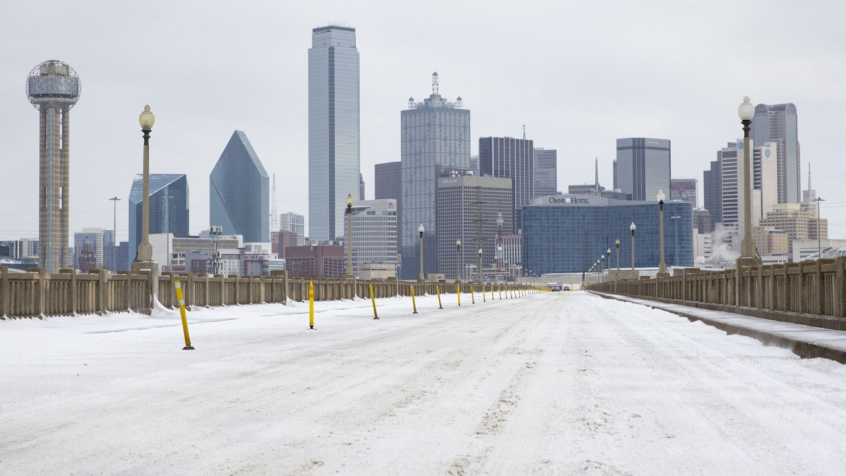 A photo of Dallas, Texas in the midst of severe power outages in February 2021. Credit: The Associated Press.