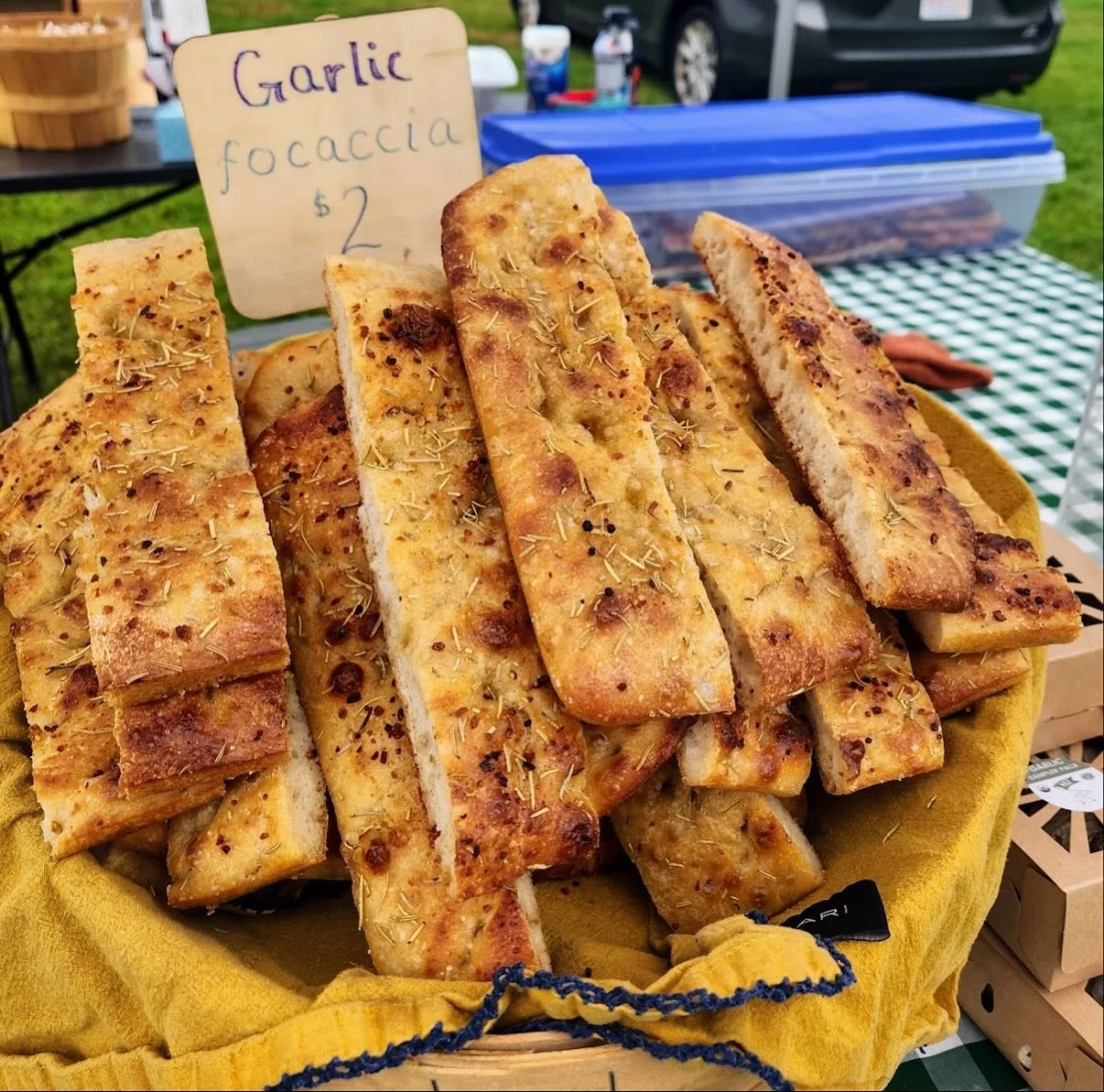 NEW VENDOR ALERT!! π¨ π¨π¨
Please welcome @saunderstowngarlicfarm and their AMAZING garlic focaccia bread. They may even have some garlic for planting and some Garlic Granules w/Spice Grinder. Please ask. Can’t get enough garlic!
SGF is a Rhod