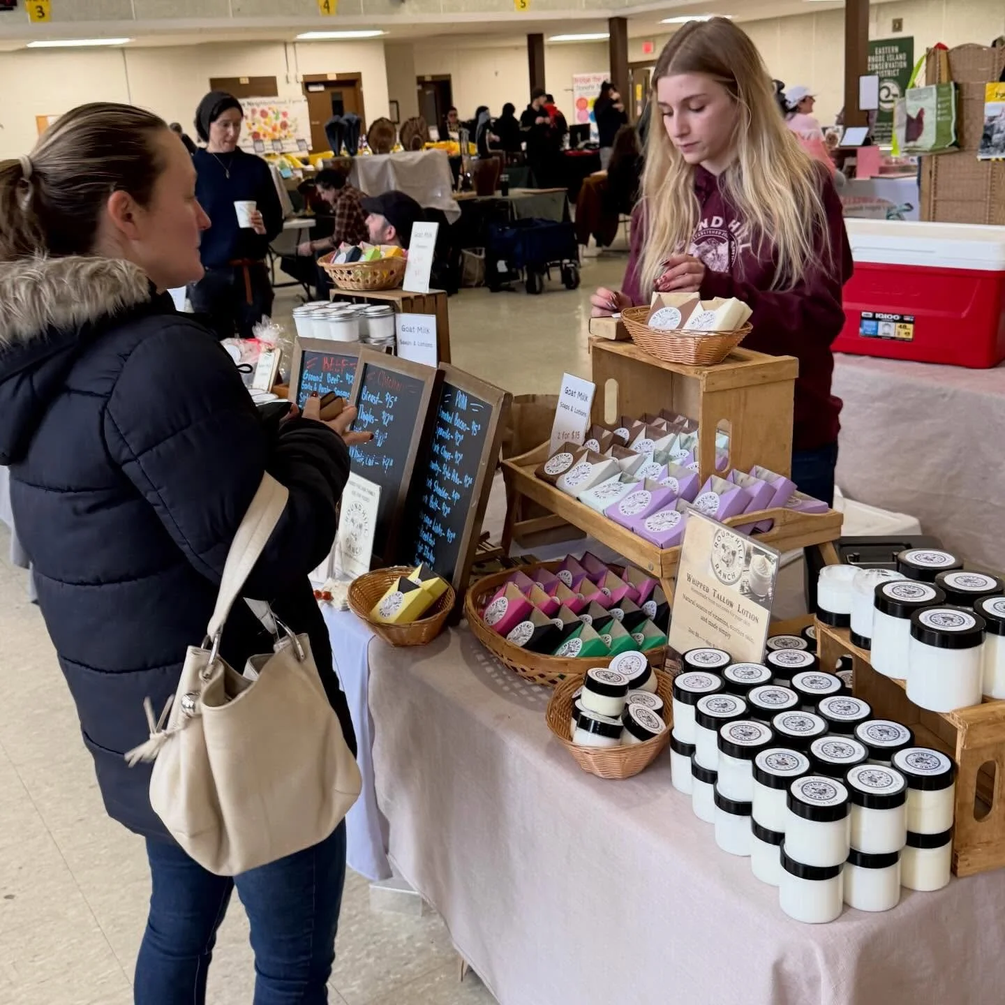 Last hour, get on down here!!!! We have a full house&hellip; great stuff, healthy options&hellip;.art and live music!!

&mdash;🧄🧄🧄🧄🧄🧄🧄&mdash;
⏰ Sunday from 10am - 1:30pm
📍Tiverton Middle School
10 Quintal Drive, Tiverton, RI 02878. 

🚗 Free 