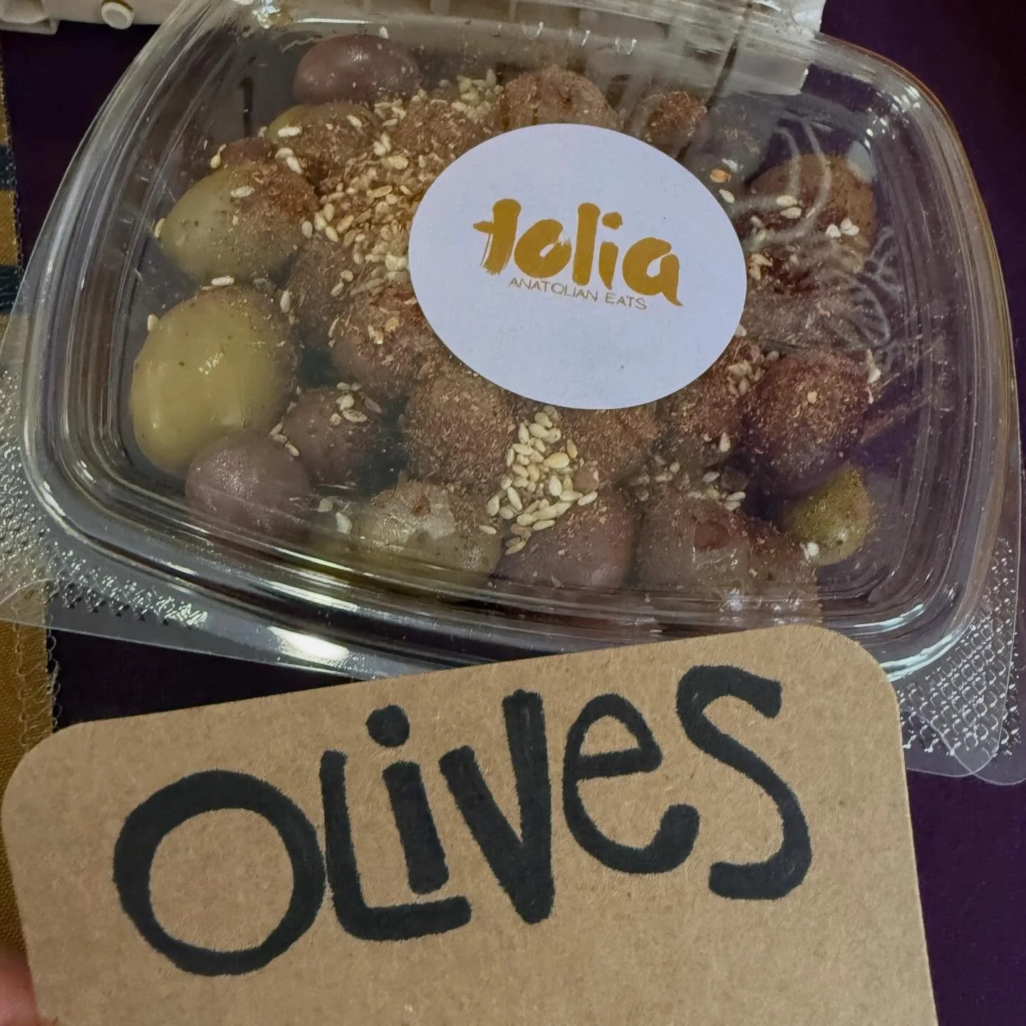 Join us tomorrow before the snow&hellip;. Here this Sundays vendor listing&hellip;..two NEW vendors. Come on by and give them your support. 

VENDOR LISTINGS:

MUSIC:  Justin Sampson Acoustics 

Amado Ceramics - Hand-built and Wheel-Thrown Ceramic Pi