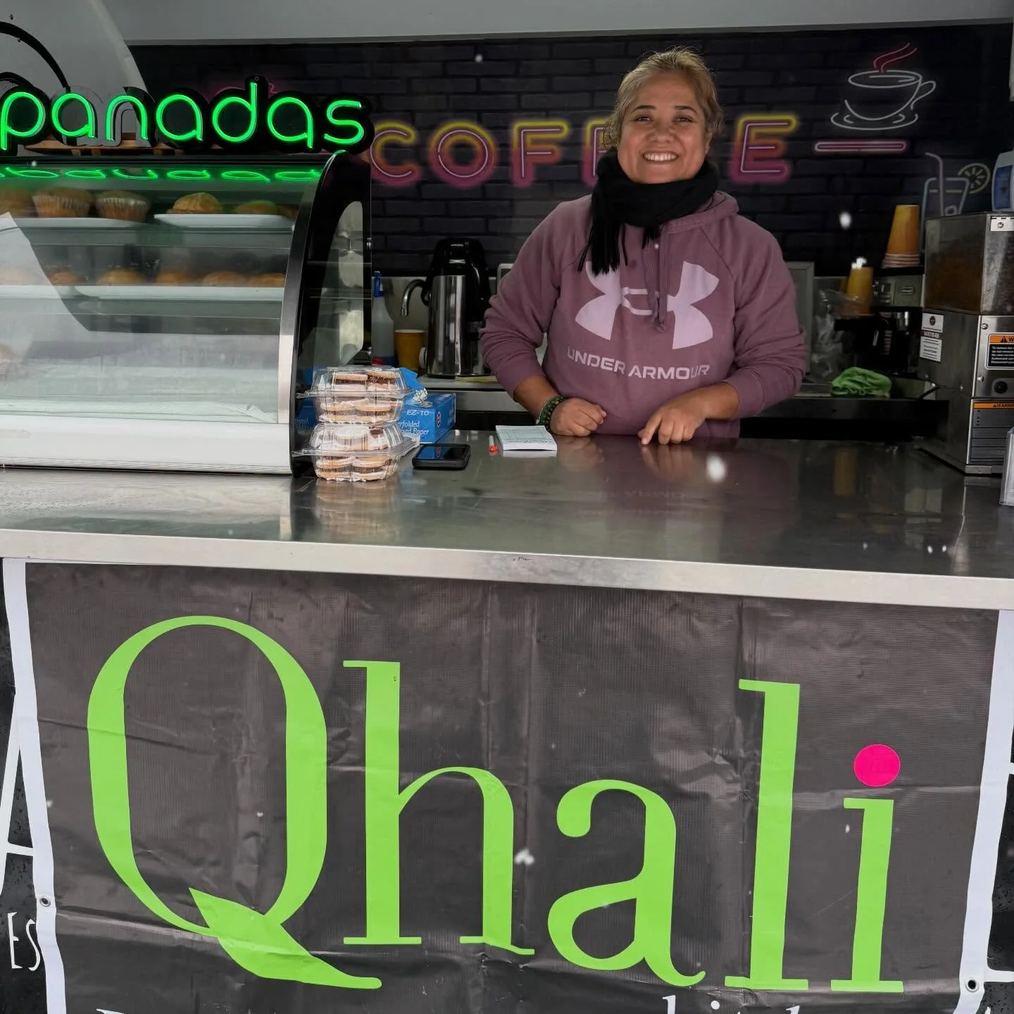 @qhali_kitchen Food Truck is here today. All set up and ready to roll. Coffee, lattes, empanadas, cookies, breakfast sandwiches and more. 

Come by and Check out the menu.

 &mdash;🧄🧄🧄🧄🧄🧄🧄&mdash;
⏰ Sunday from 10am - 1:30pm
📍Tiverton Middle S