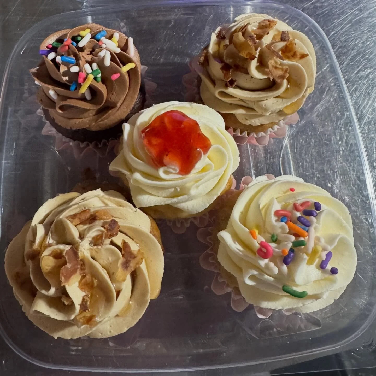 Here&rsquo;s your vendor listing for tomorrow, Sunday March 8th&hellip;. Don&rsquo;t forget daylight savings..🕰️🕰️🕰️

VENDOR LISTINGS: ⤵️⤵️

MUSIC: Justin Sampson

Brightside Seafood - Fresh Selection of Local Fish and Seafoods

Crazy Uncle Red&rs