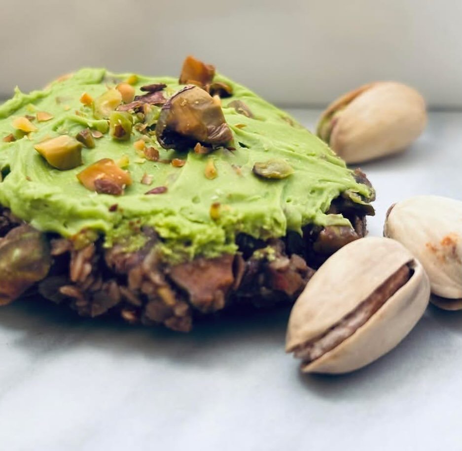 A must try!!!! @snookyscookies - Oat-Based Cookies. Snooky&rsquo;s Cookies specializes in handcrafted, oat-based cookies that are a healthy snack or even a breakfast option. 

Based right here in tiverton, Rhode Island, Snookey focuses on using whole