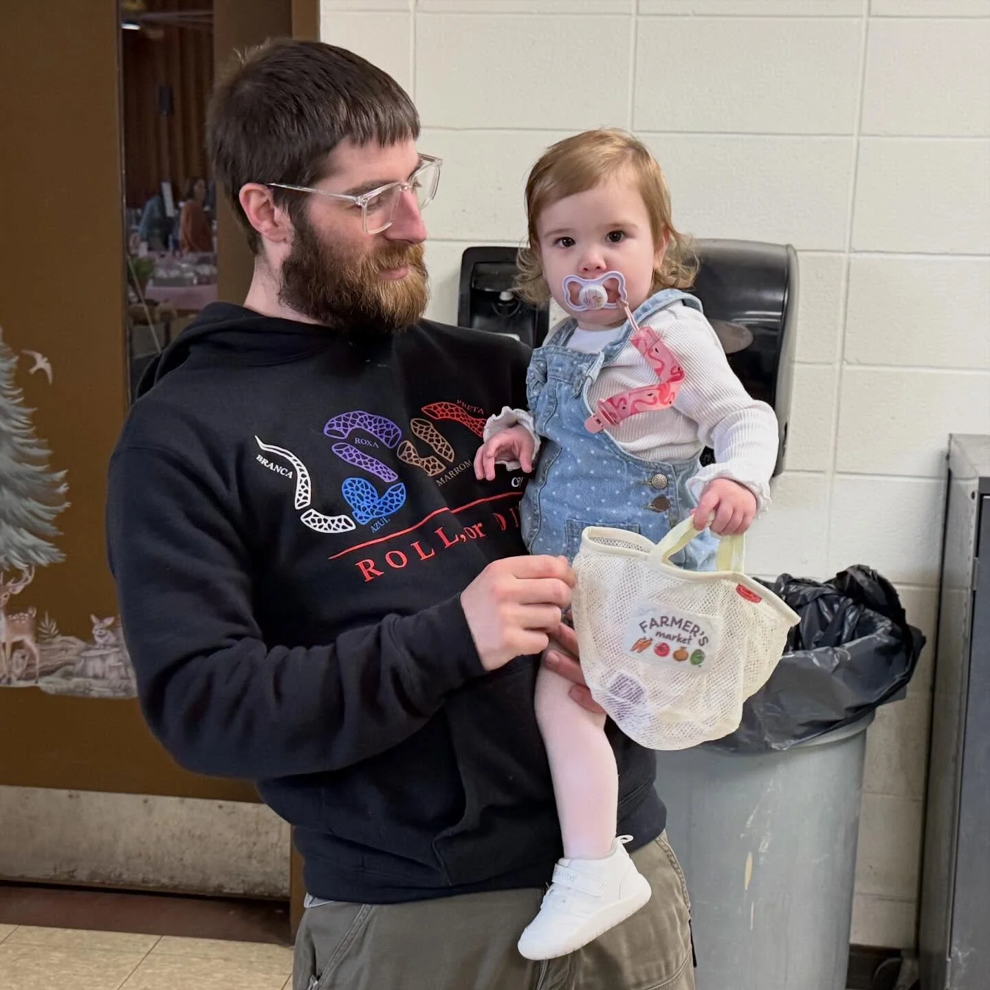 Lots of new faces at the market yesterday. Check out this lil cutie with the farmers market bag, even&hellip; eeeeek.

Big thanks to everyone who came out to shop locally. We see you!!!!

Stay tuned for next weeks market line-up. More salad bowls fro