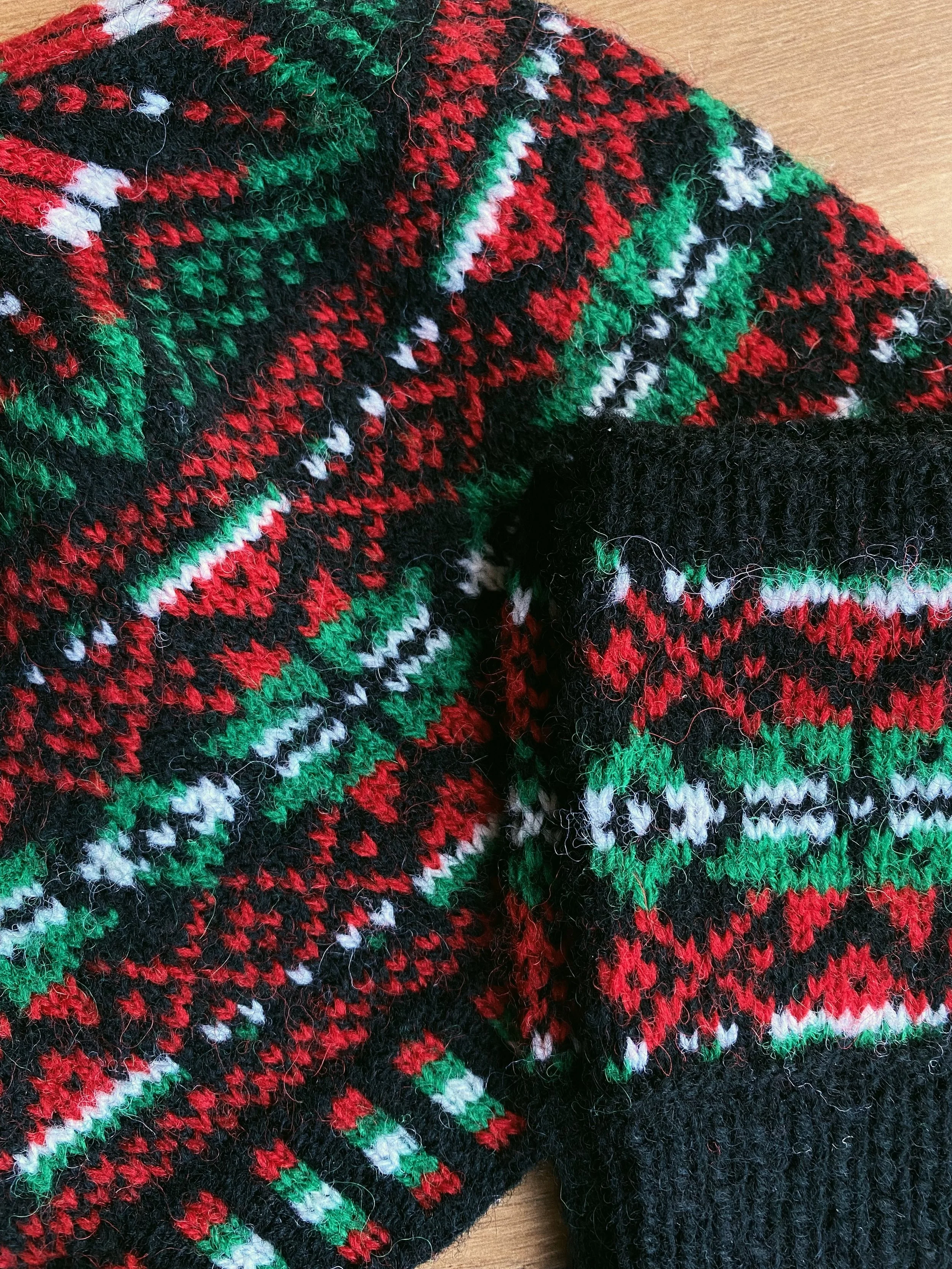 Falastin mitts and hat close up.JPG