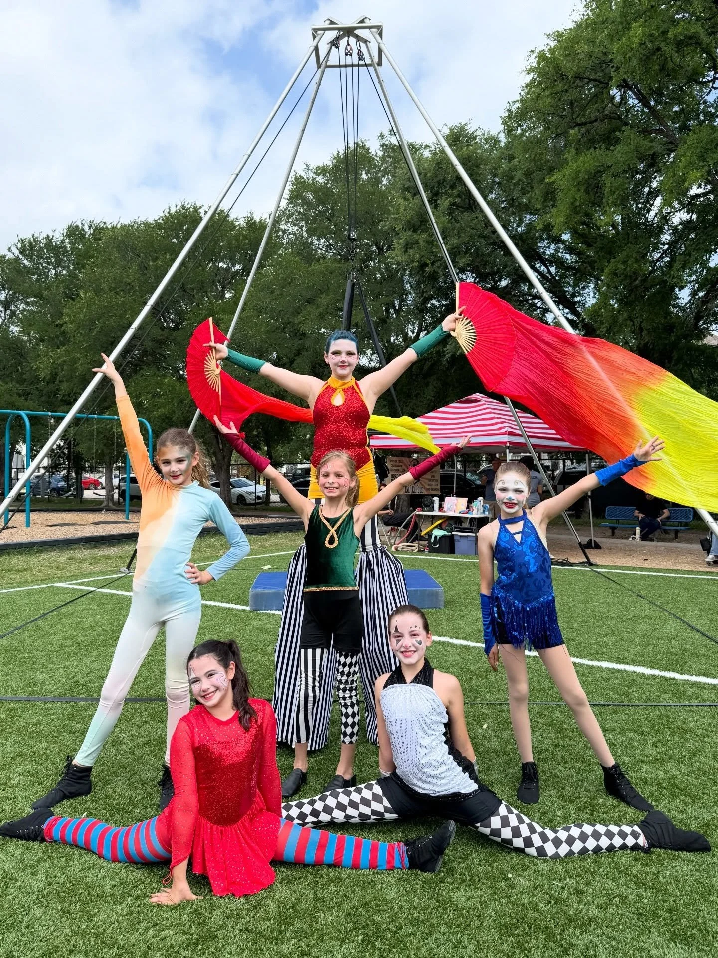 Thank you @helmspta for having Le Company out to your carnival this past Saturday! We had the best time and hope to be back again. ✨🎪

#caicircus #circuslife #circusschool