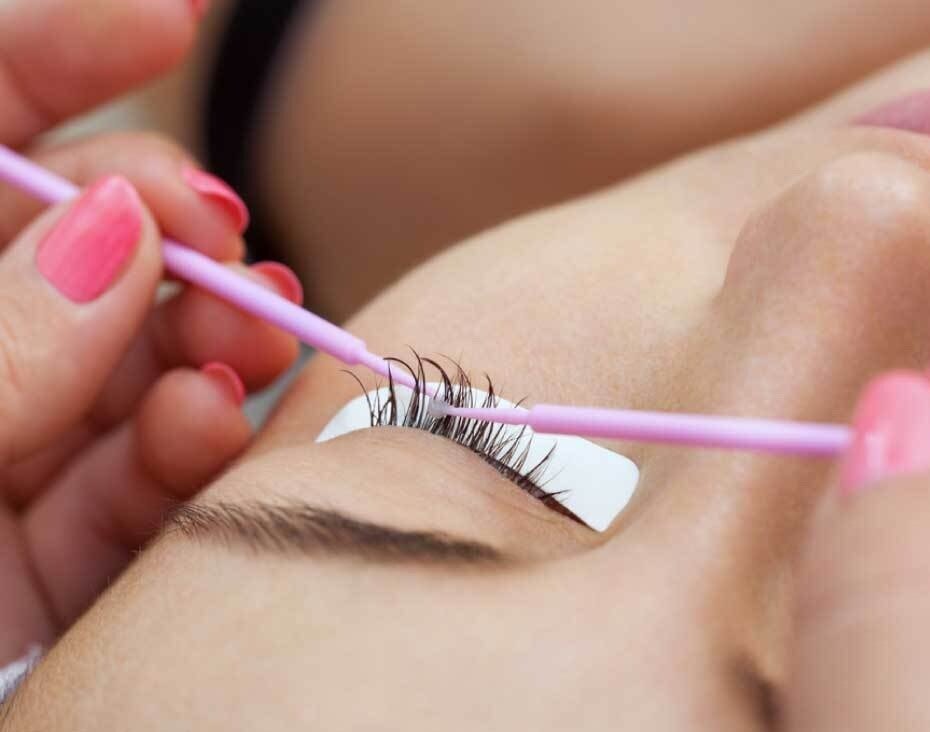 Beau-Lashes-Advanced-Gel-Remover-Eyelash-Extension-Removal-Process-Close-Up_2000x.jpg