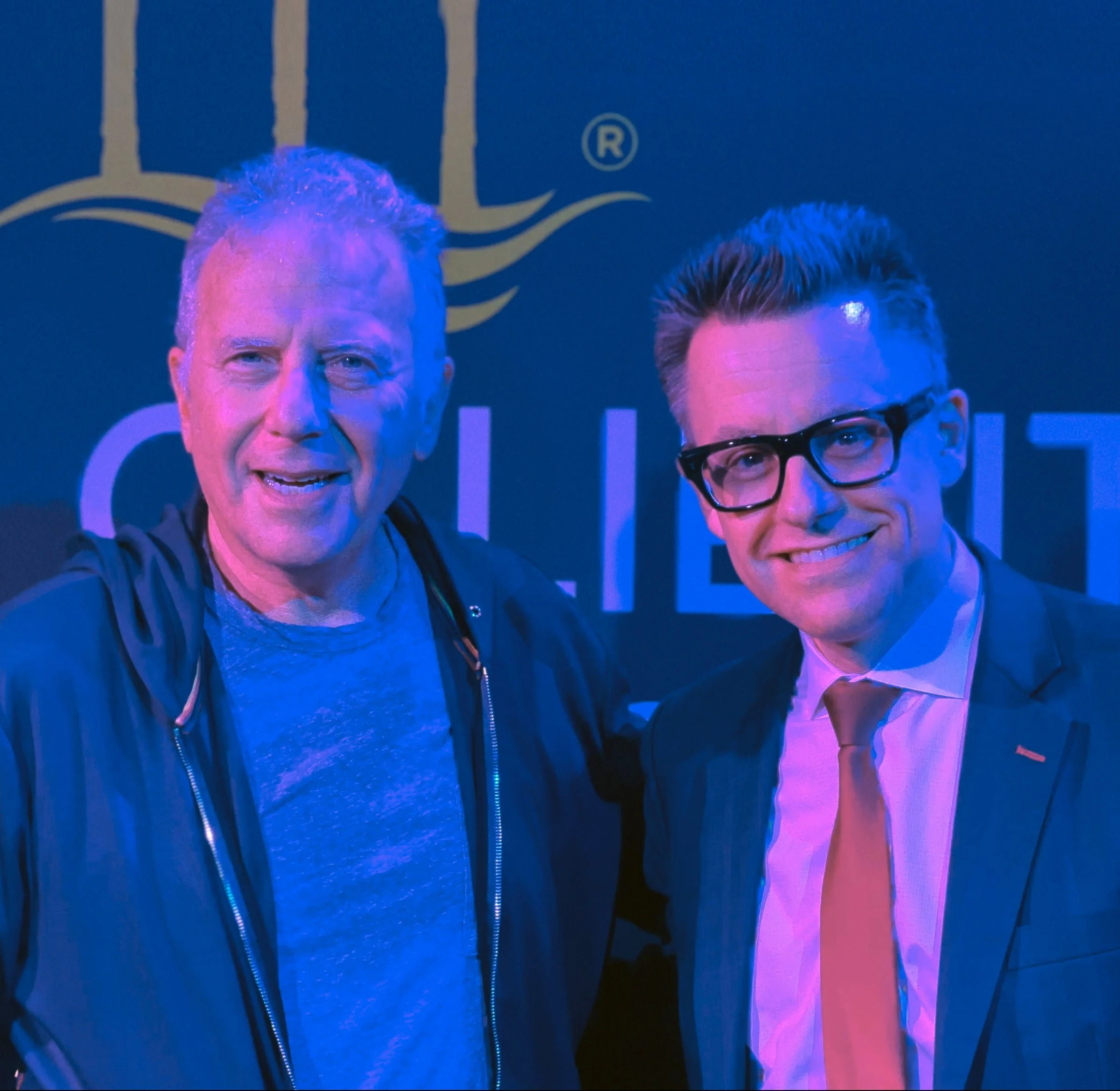 Quote graphic: Paul Reiser praising Arthur Trace's magic performance