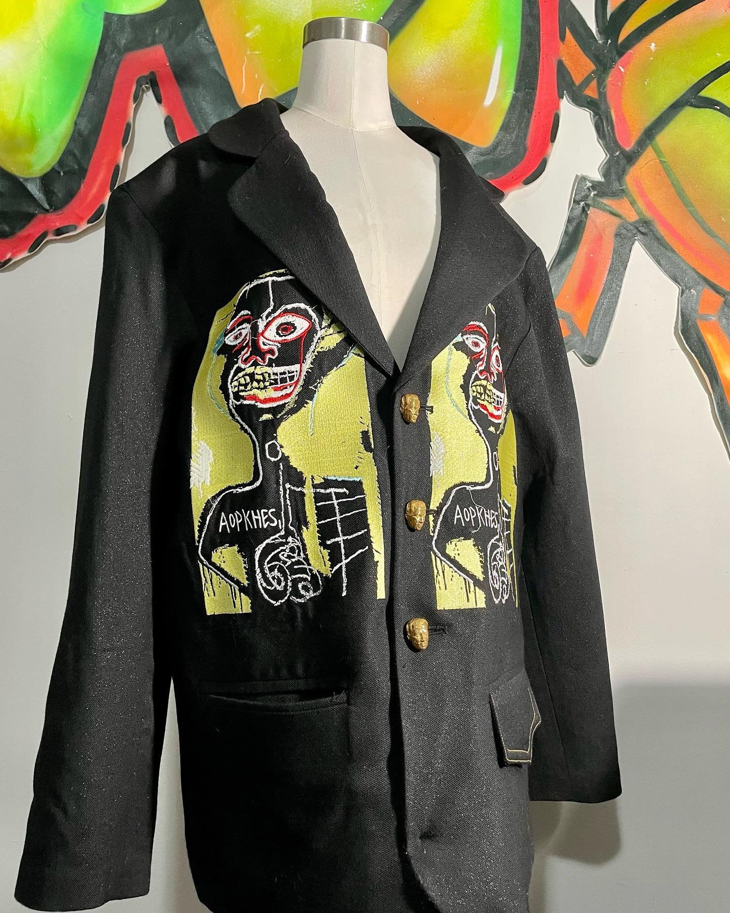 Embroidery for @theophilio @basquiatkingpleasure ๐
#embroidery #customembroidery #onko #onkostudios #basquiat