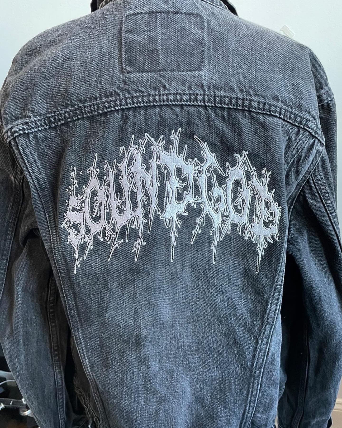 Sound God embroidered on denim jacket for @suprsprt ๐
#embroidery #customembroidery #embroideredjacket